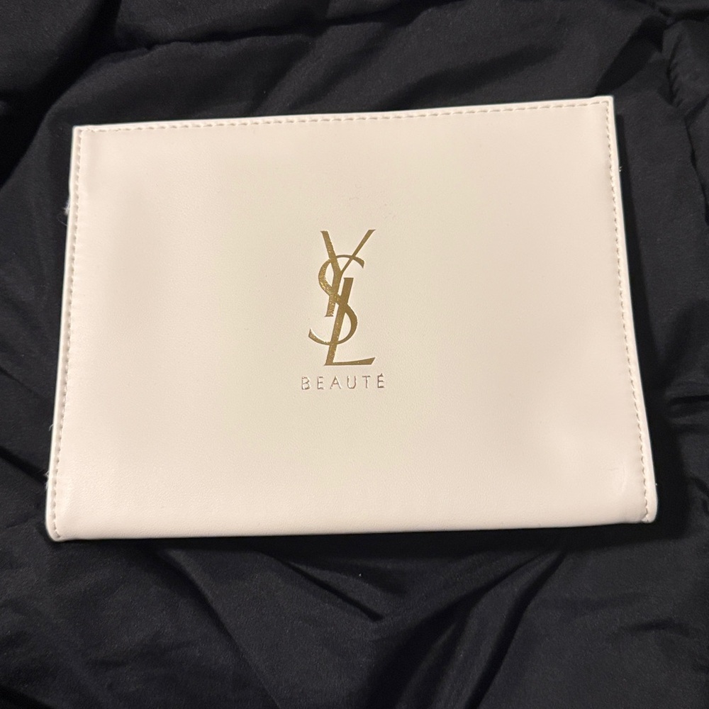 YSL Beauté‎ White Cosmetic Pouch – Elegant & Chic! - Picture 2 of 5